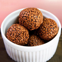 Brigadeiros (Caramelly Pastry) - 4 unidades com 2 pacotes diferentes